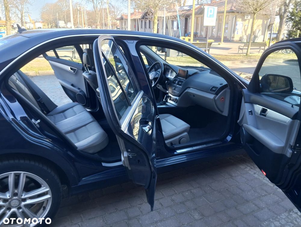 Mercedes-Benz Klasa C 320 CDI 7G-TRONIC Avantgarde DPF - 12