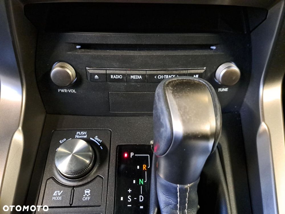 Lexus NX 300h Business Edition AWD - 27