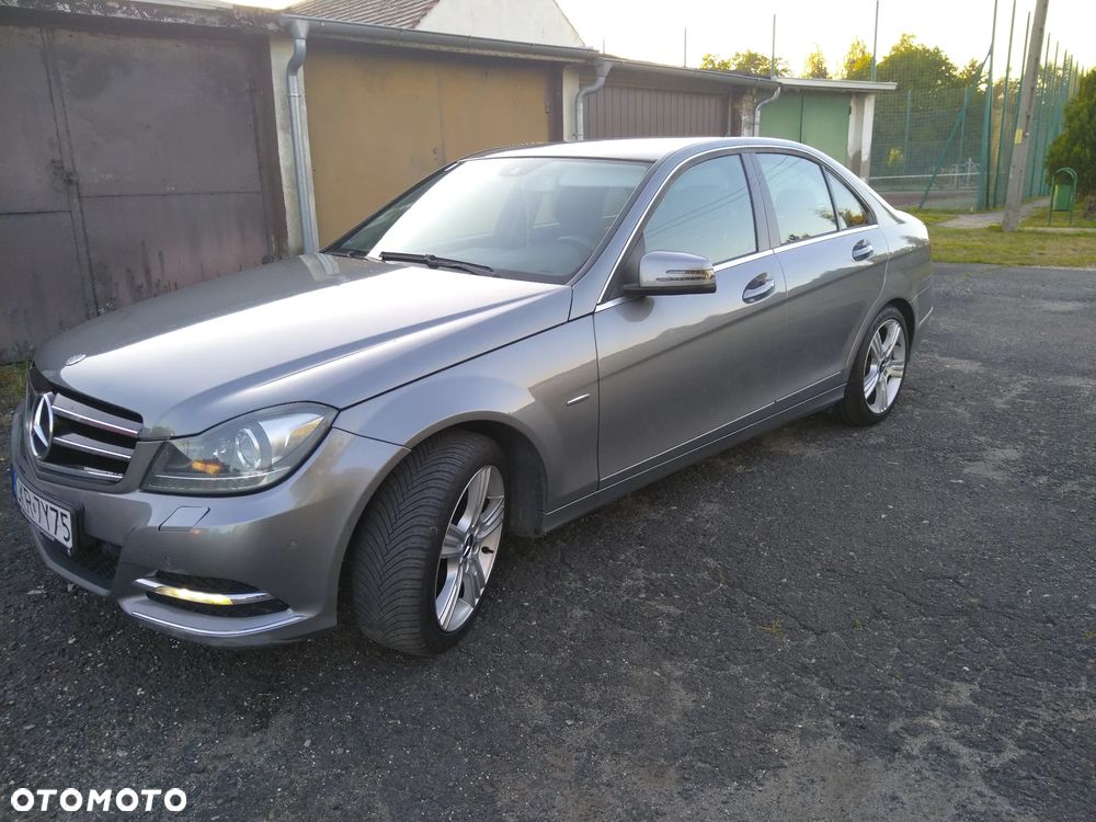 Mercedes-Benz Klasa C 180 CDI DPF (BlueEFFICIENCY) 7G-TRONIC Avantgarde - 4
