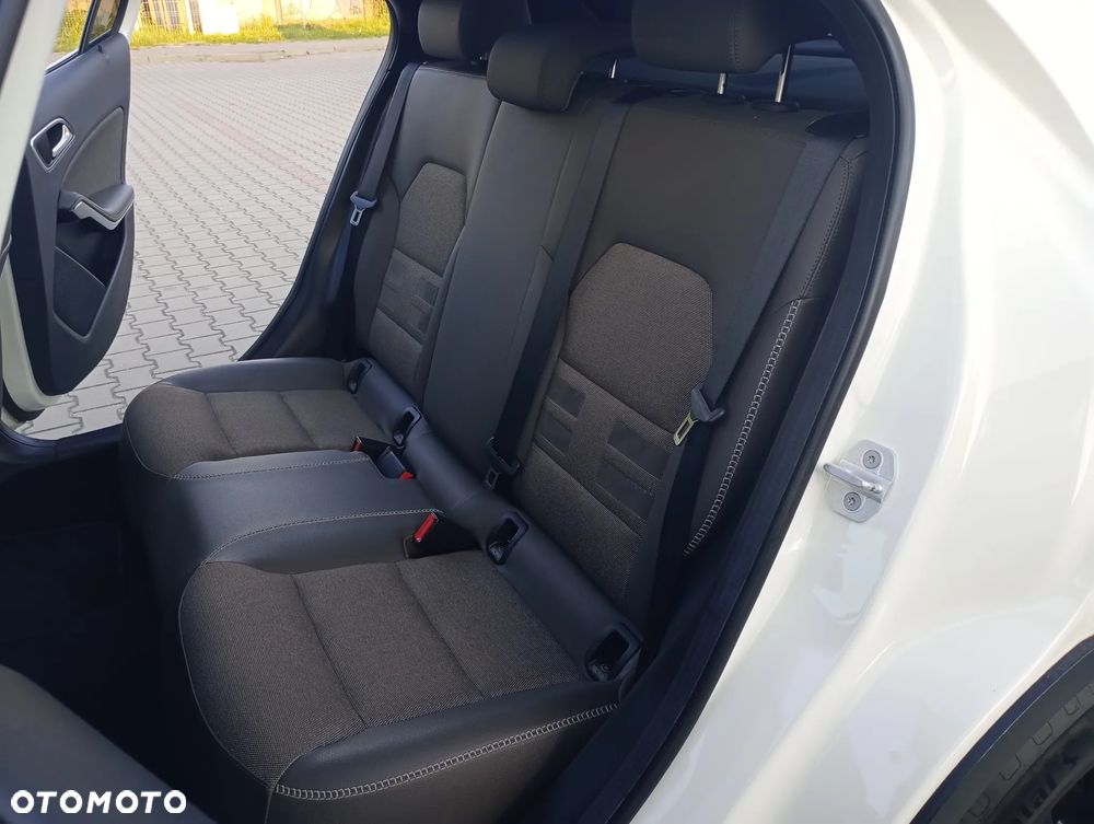 Mercedes-Benz GLA 200 UrbanStyle Edition - 18