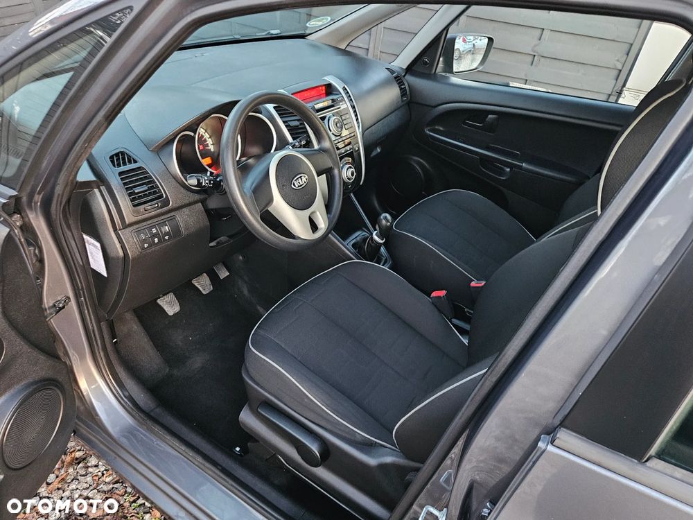 Kia Venga 1.4 CVVT Vision - 8