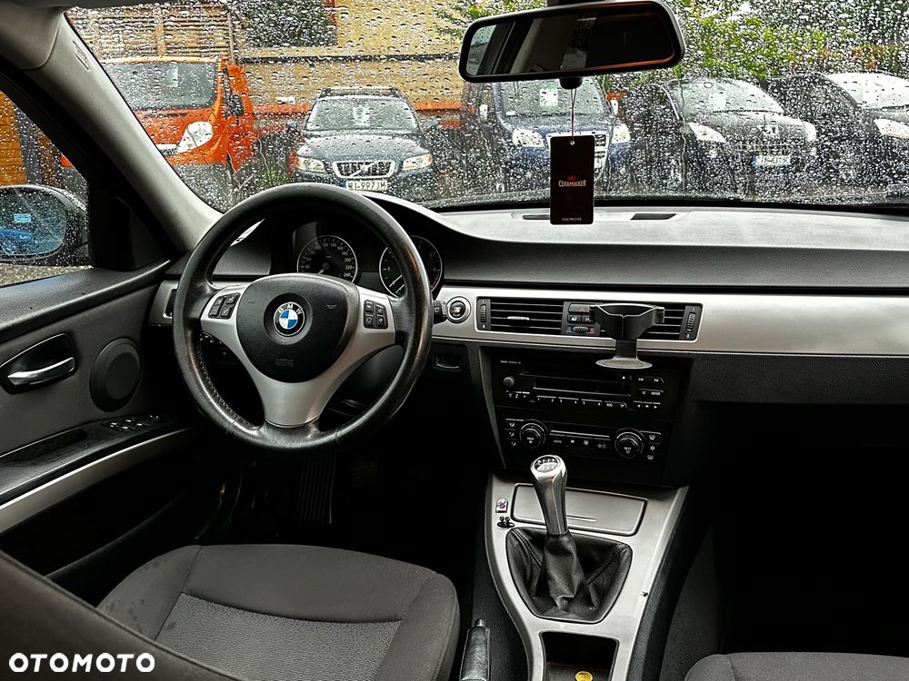 BMW Seria 3 320i - 9