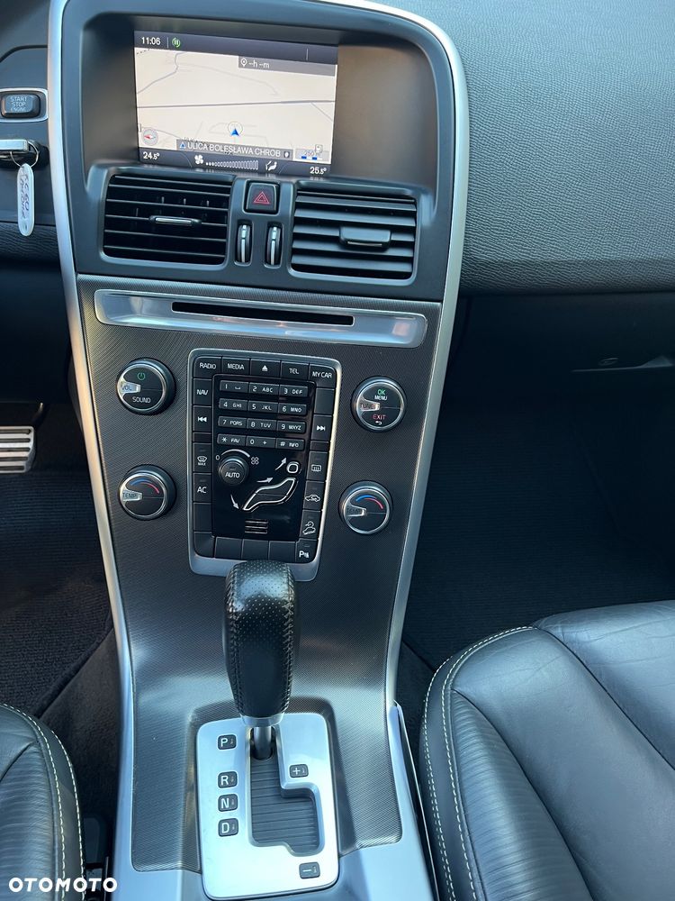Volvo XC 60 2.4D AWD RDesign - 22