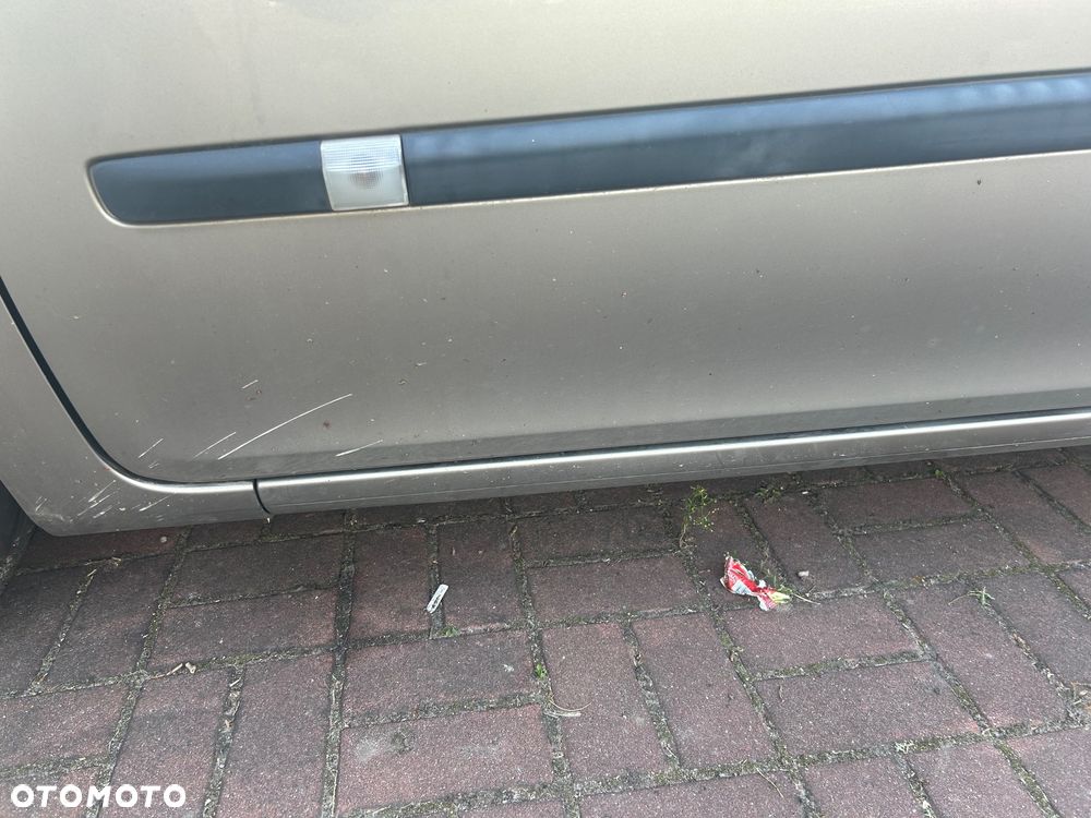 Renault Clio 1.2 16V Dwudziestka Euro5 - 16