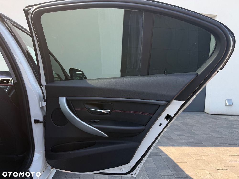 BMW Seria 3 320d - 33