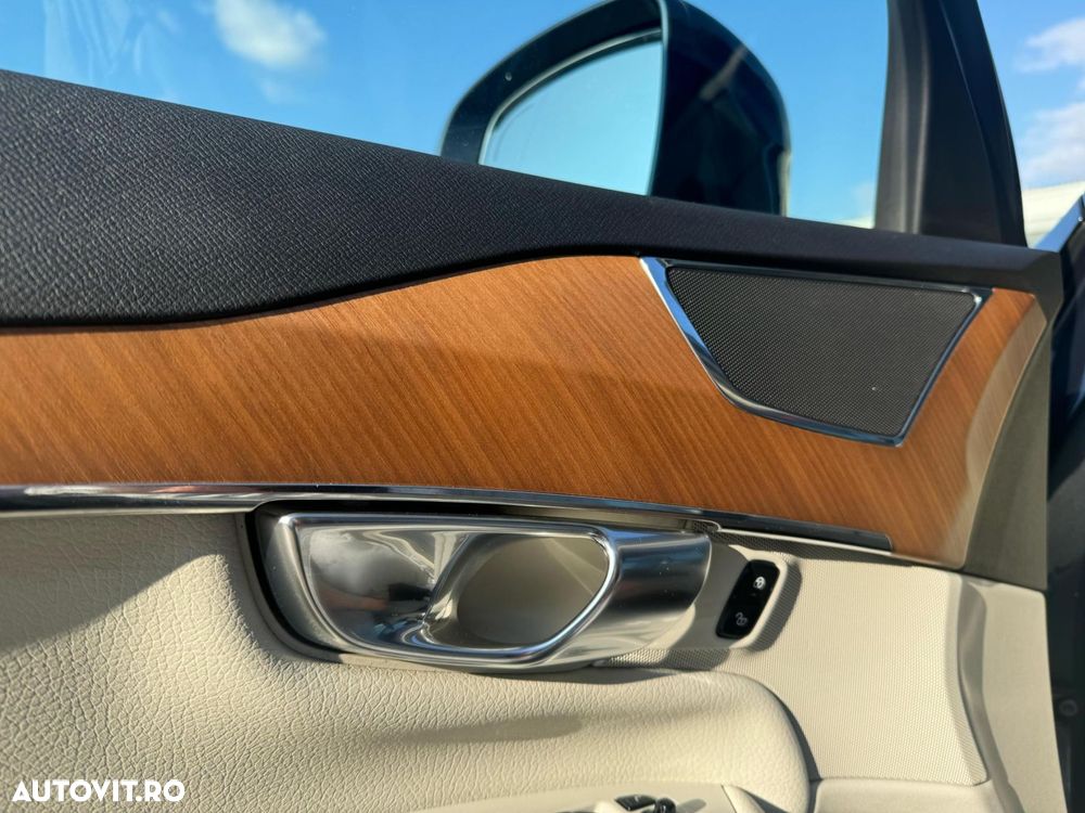 Volvo XC 90 B5 D AWD Geartronic Momentum Pro - 22