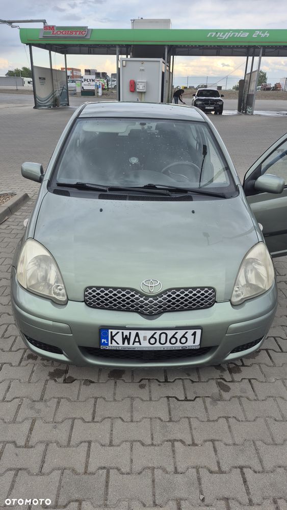 Toyota Yaris 1.0 Base - 1