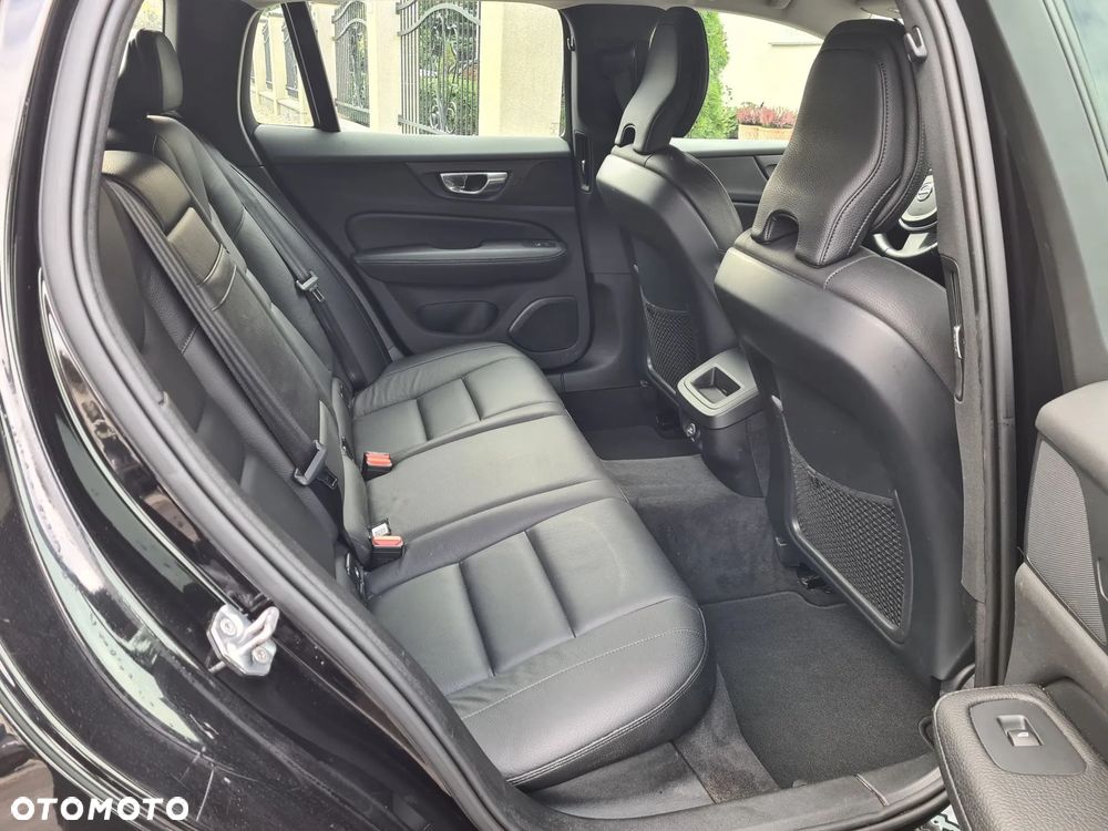 Volvo V60 D4 Drive-E Momentum - 35