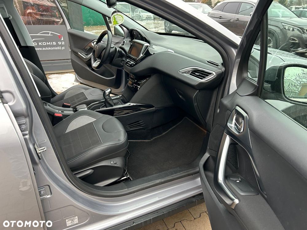 Peugeot 2008 1.2 Pure Tech Allure S&S - 20