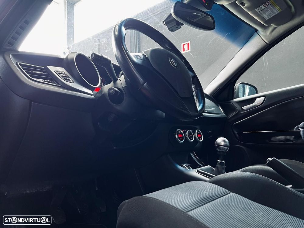 Alfa Romeo Giulietta 1.6 JTDM Distinctive - 18