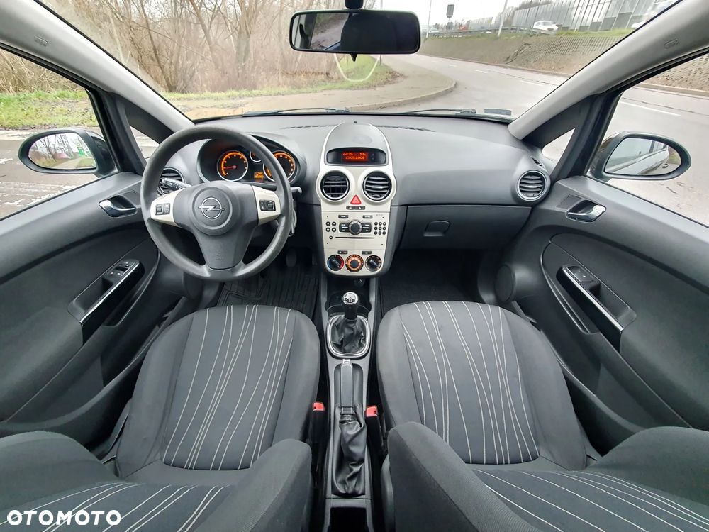 Opel Corsa 1.2 16V Cosmo - 9