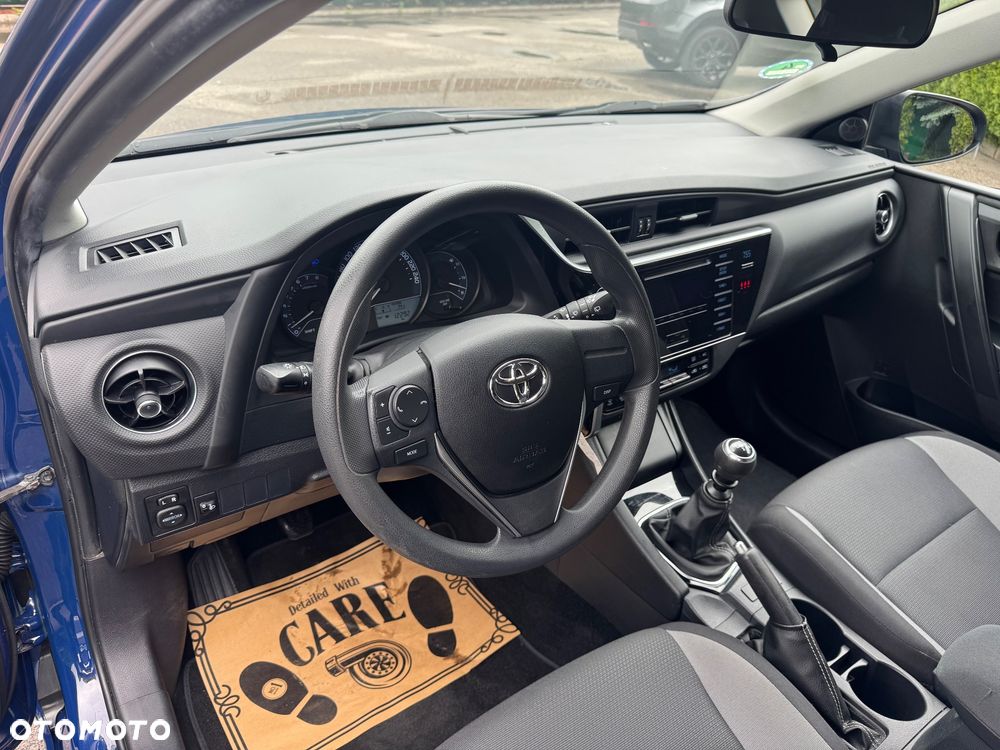 Toyota Auris 1.33 Dual-VVT-i Design Edition - 23