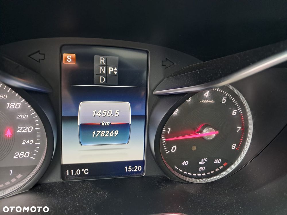 Mercedes-Benz Klasa C 300 7G-TRONIC - 24