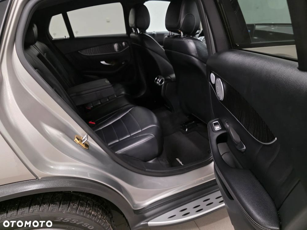 Mercedes-Benz GLC 250 4Matic 9G-TRONIC AMG Line - 31