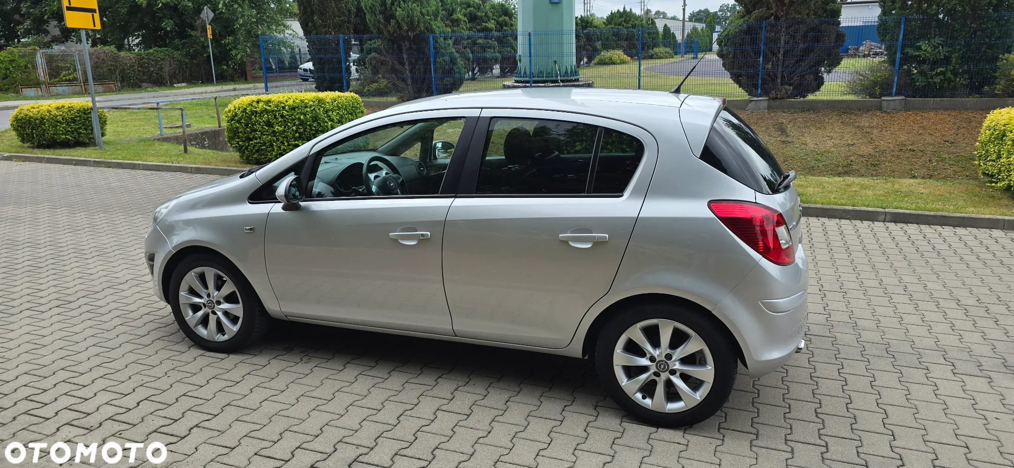 Opel Corsa 1.4 16V Edition 150 - 3
