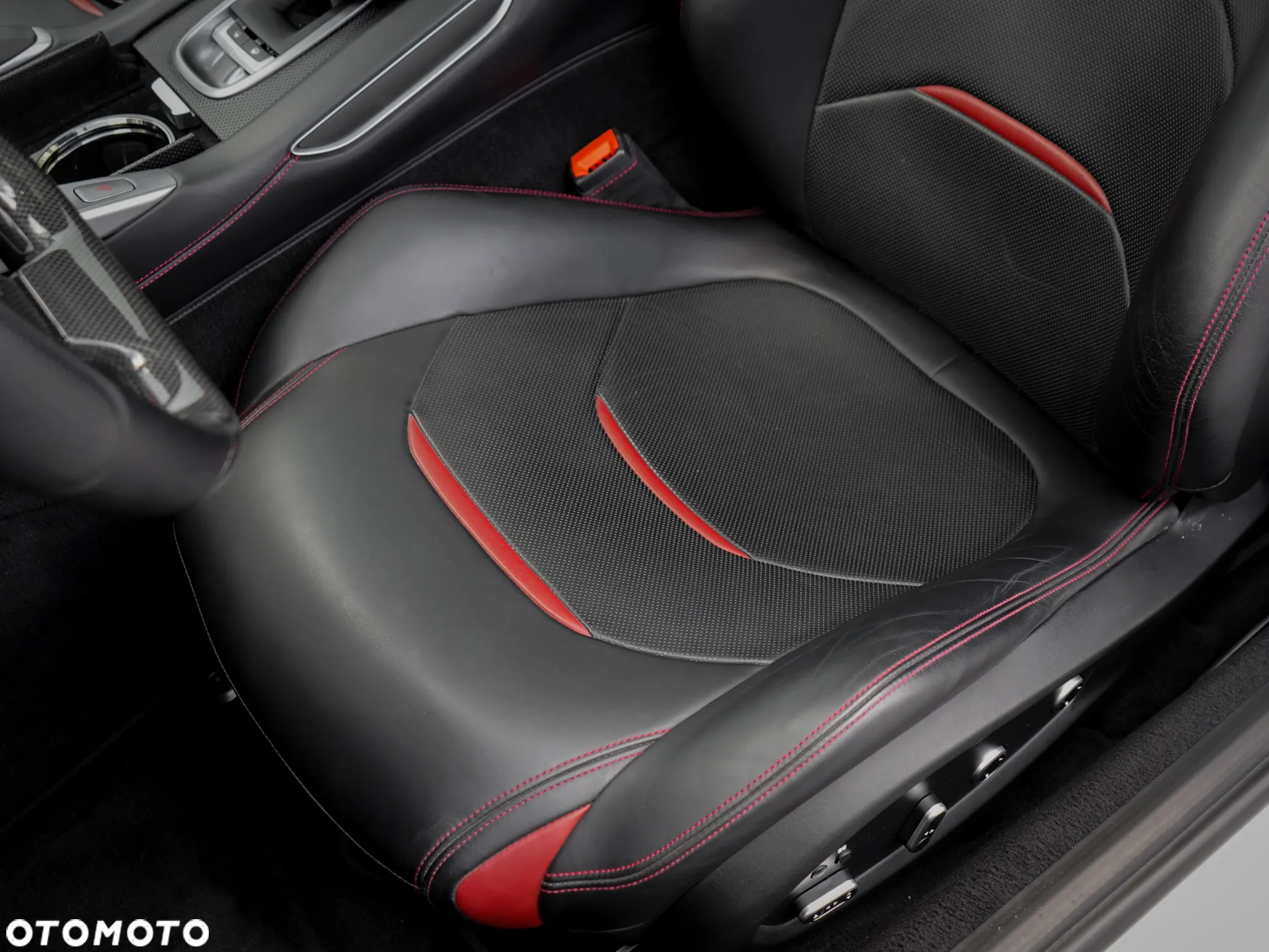 Ferrari GTC4Lusso - 12