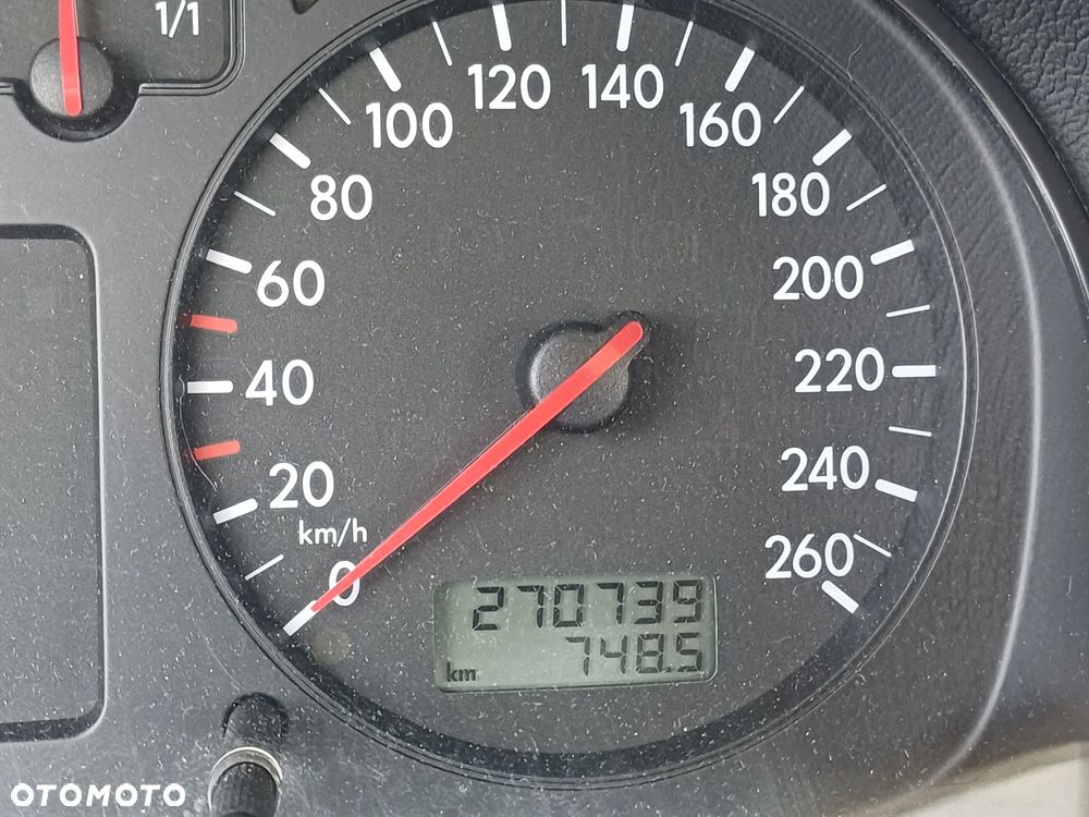 Volkswagen Bora 1.6 Trendline - 12