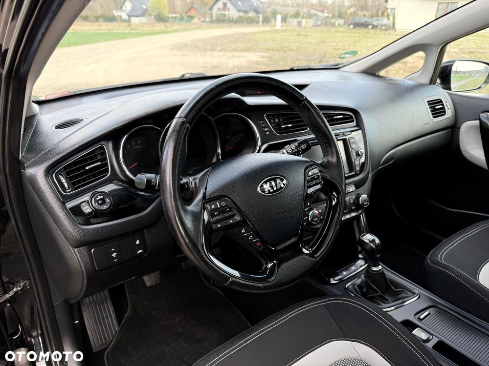 Kia Ceed 1.6 CRDi 128 Platinum Edition - 23
