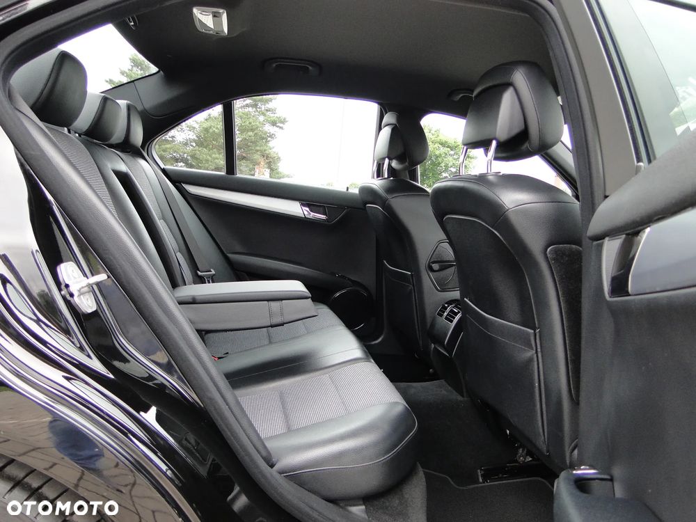 Mercedes-Benz Klasa C 200 7G-TRONIC Avantgarde Edition - 23