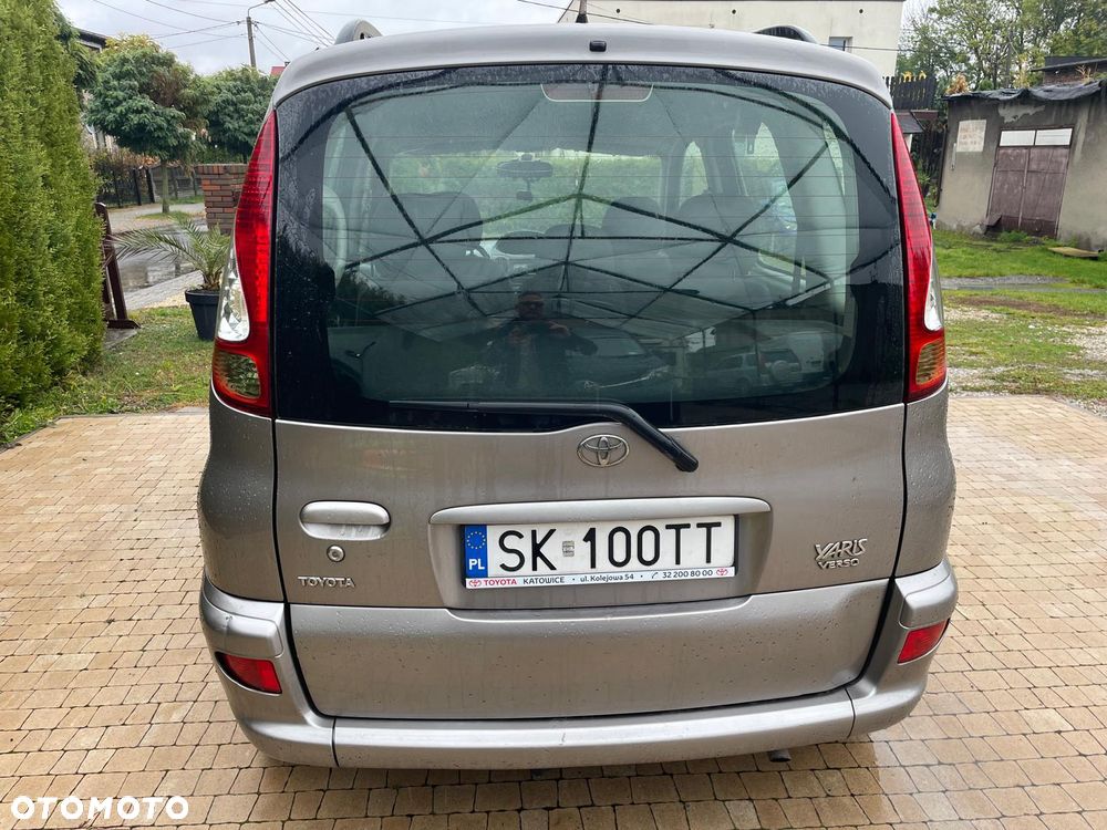 Toyota Yaris Verso 2004 photo 2