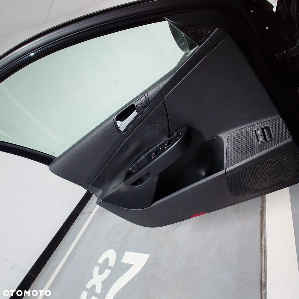 Volkswagen Passat 2.0 FSI Comfortline - 23