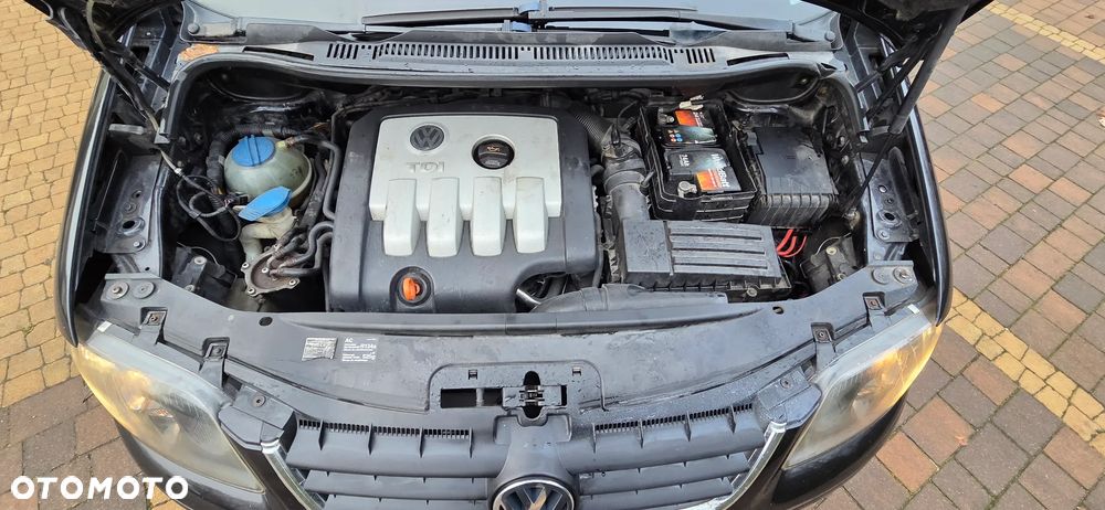 Volkswagen Touran 2.0 TDI DPF Highline - 14