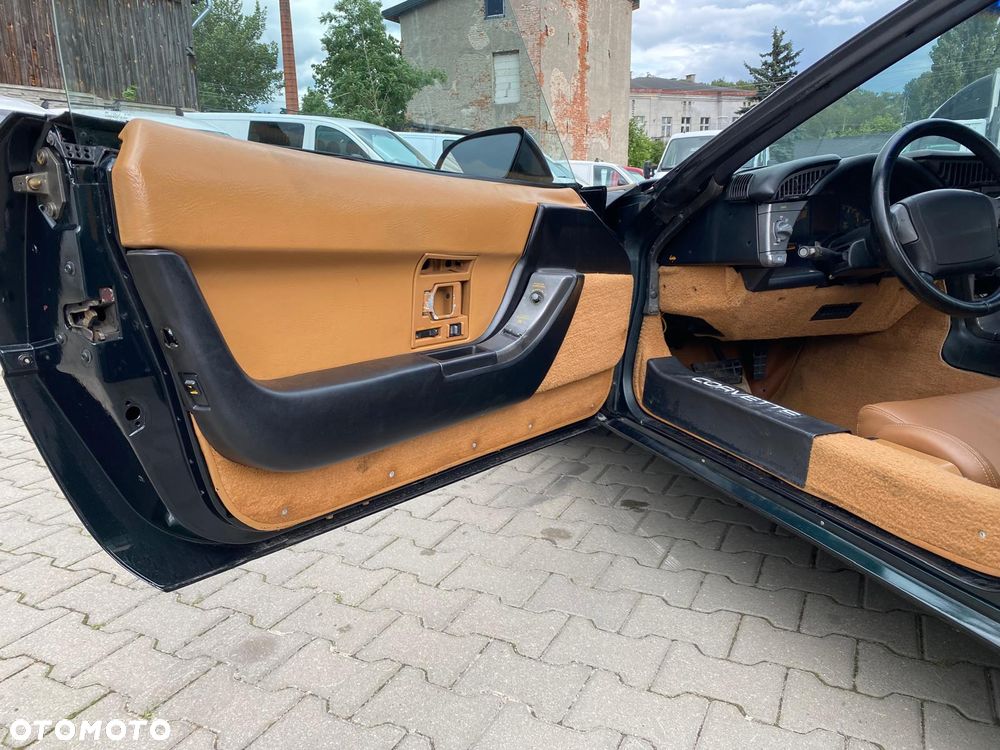 Chevrolet Corvette - 13