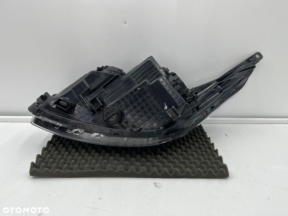 Lampa reflektor Kia Ceed II 2 Proceed 2 II 12-18r. prawa przednia soczewka + pasek LED prawy przód E - 13