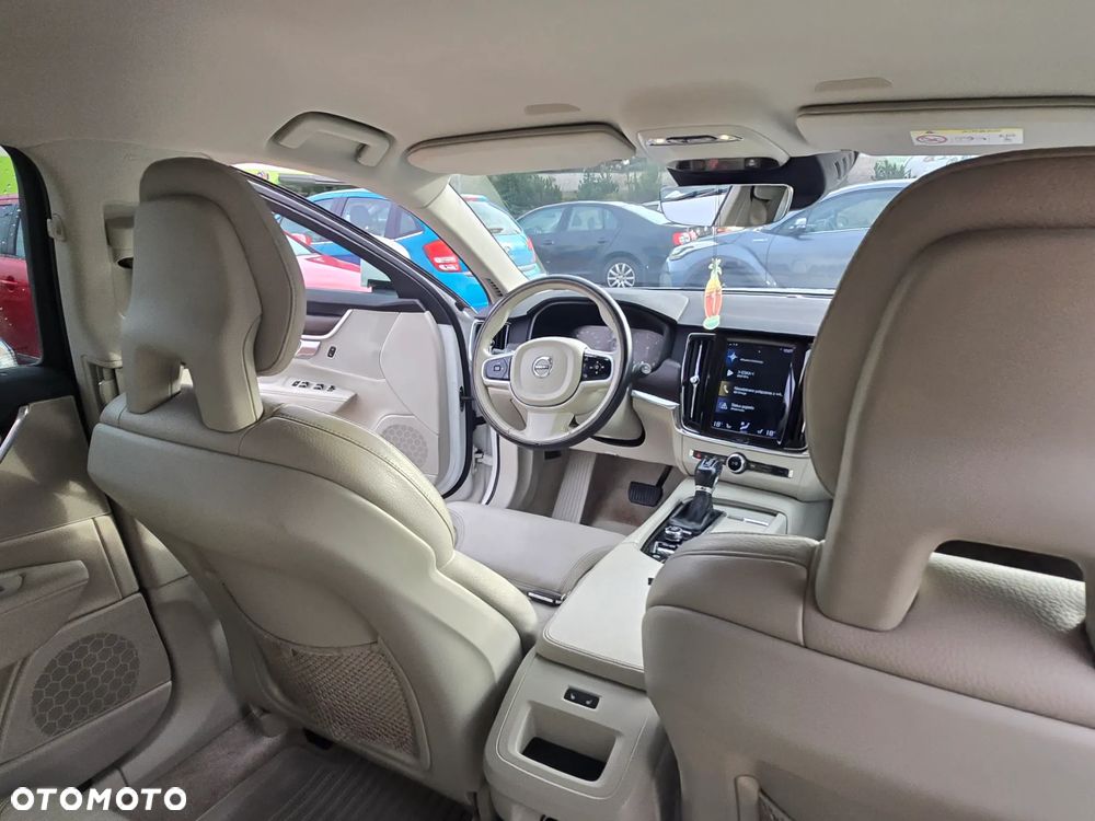 Volvo V90 Cross Country - 35