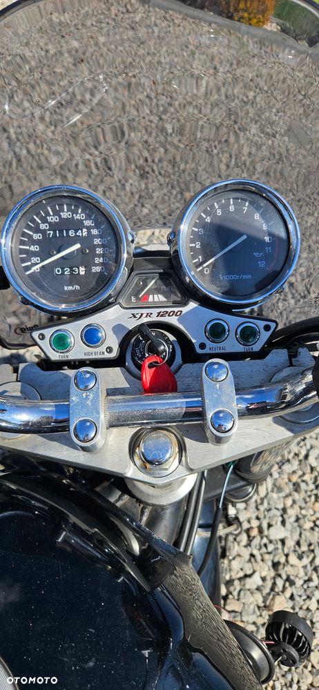 Yamaha XJR - 8
