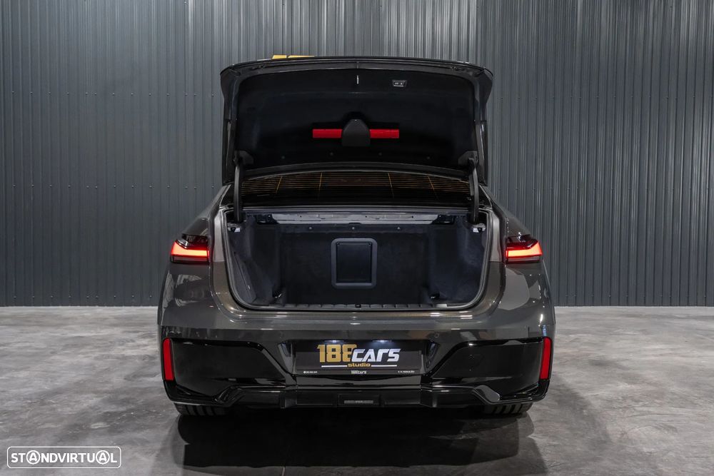 BMW 750 750e xDrive Pack Desportivo M - 56