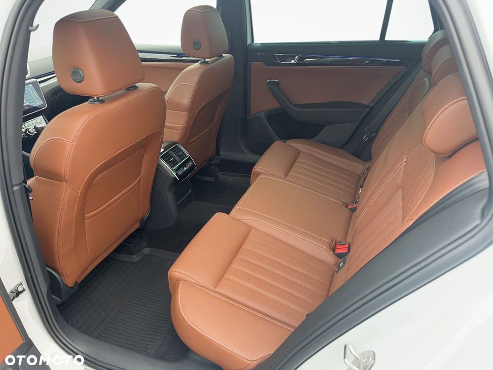 Skoda Superb 2.0 TDI SCR L&K DSG - 11