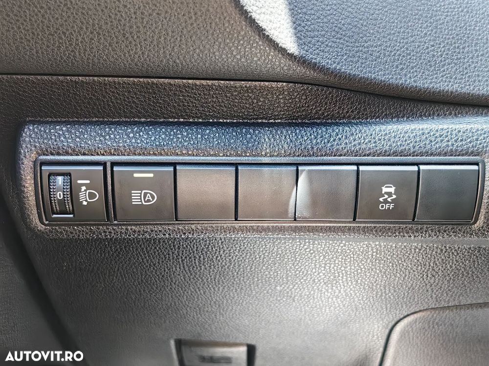 Toyota Corolla 1.8 HSD Business - 29