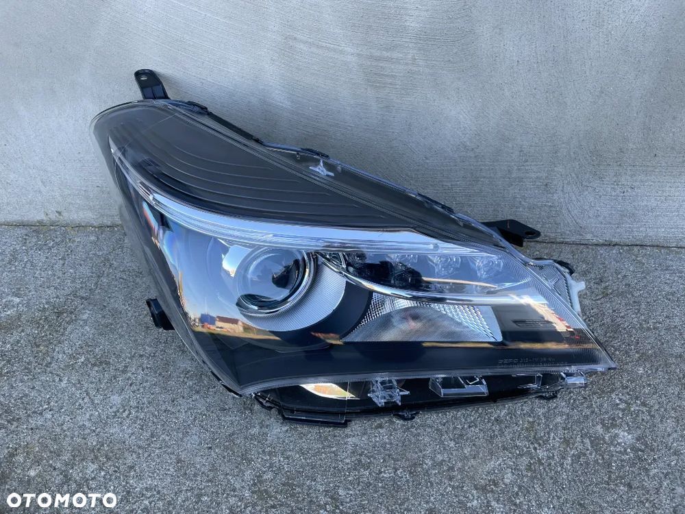 LAMPA PRZEDNIA PRAWA TOYOTA YARIS III LIFT  2014-2016 - NOWA LED - 1