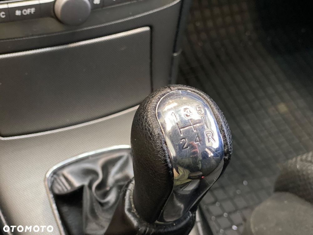 Toyota Avensis 2.0 D-4D Sol - 23