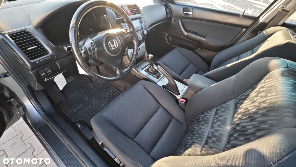 Honda Accord 2.0 Executive - 11