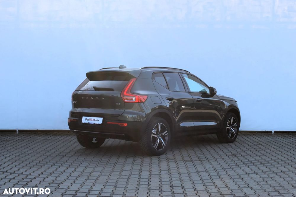Volvo XC 40 B3 AT FWD MHEV Plus Dark - 5