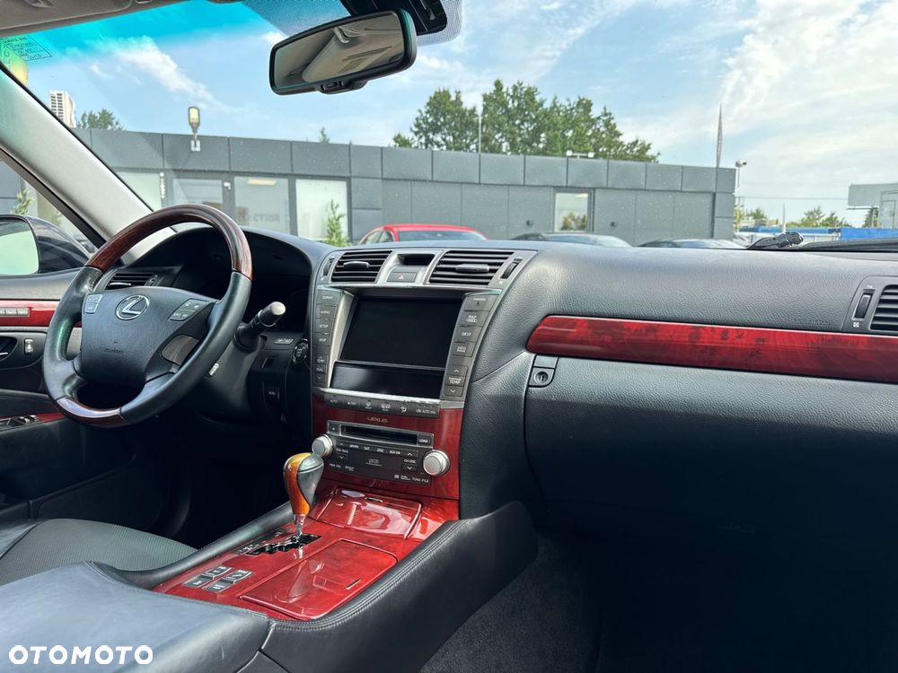 Lexus LS - 14