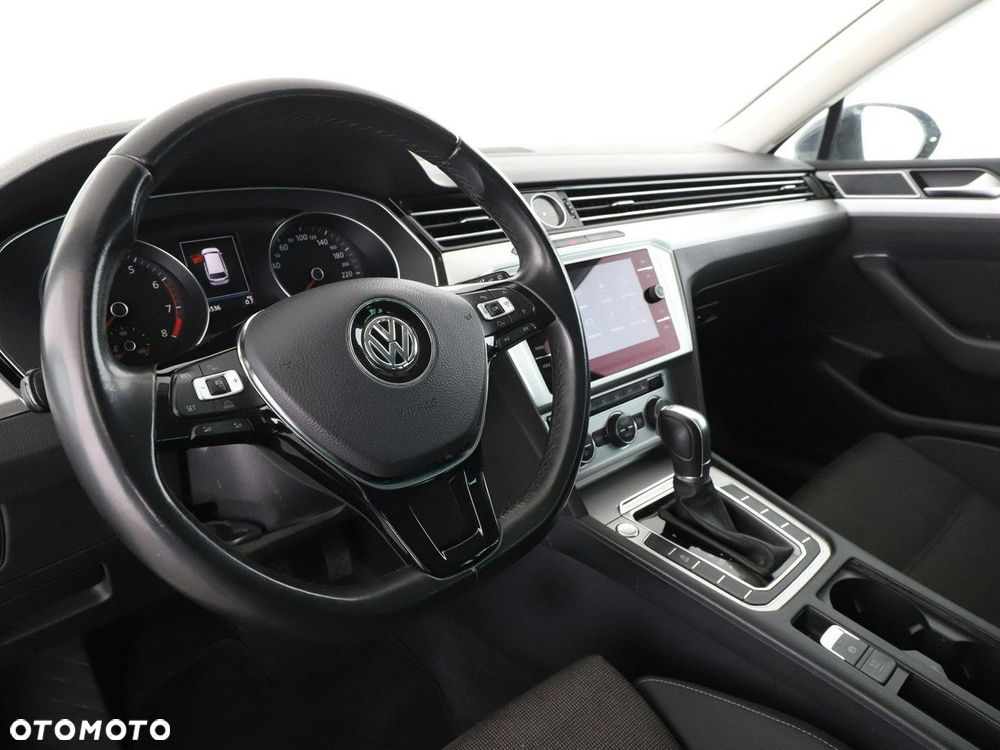 Volkswagen Passat - 15