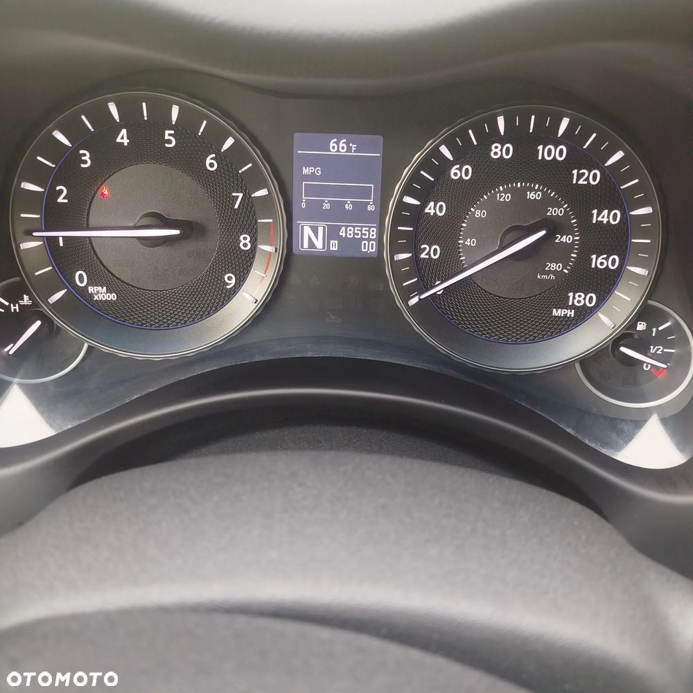 Infiniti M - 12