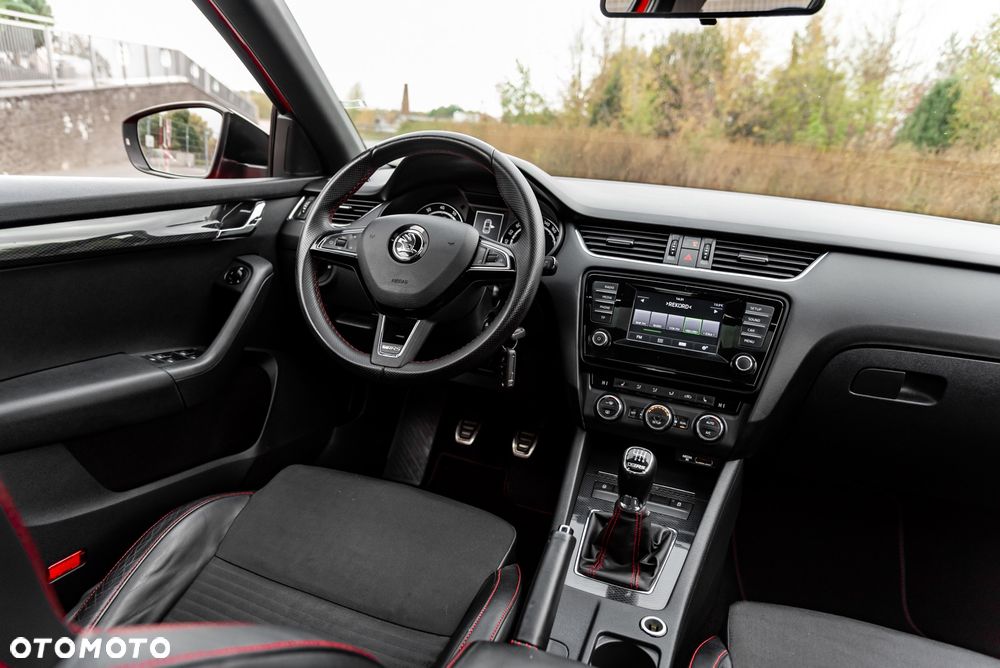 Skoda Octavia 2.0 TSI RS - 27