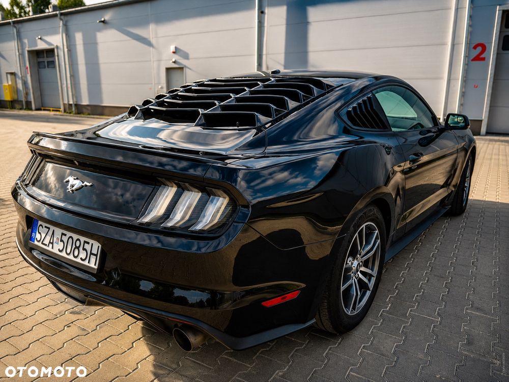 Ford Mustang - 4