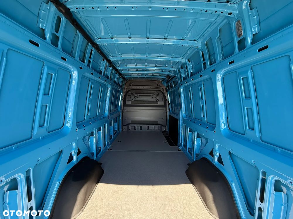 Mercedes-Benz Sprinter - 9