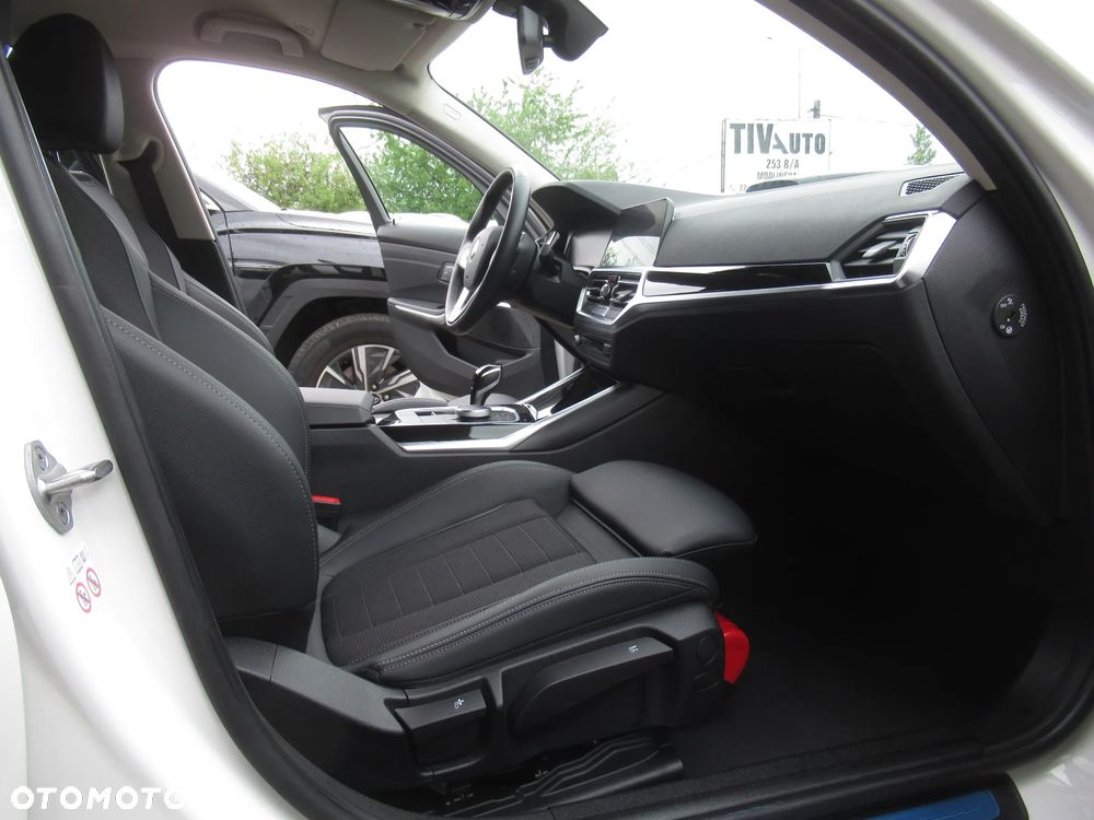 BMW Seria 3 318i Sport Line - 10