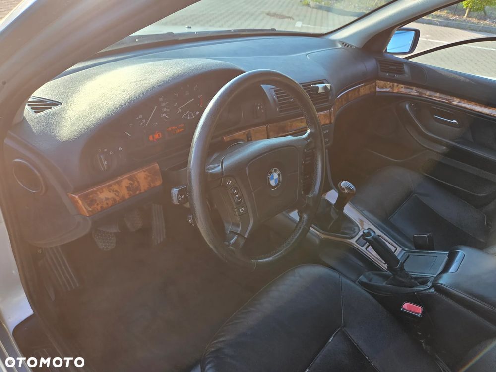 BMW Seria 5 - 34