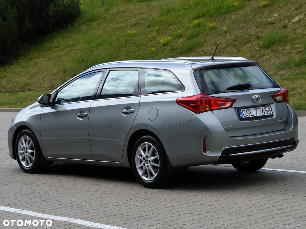 Toyota Auris 1.6 Premium Comfort - 4