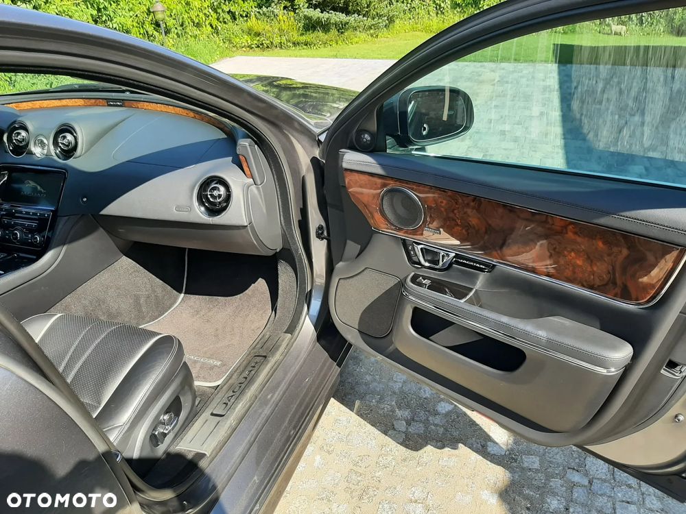 Jaguar XJ 3.0 V6 Kompressor AWD R-Sport - 16