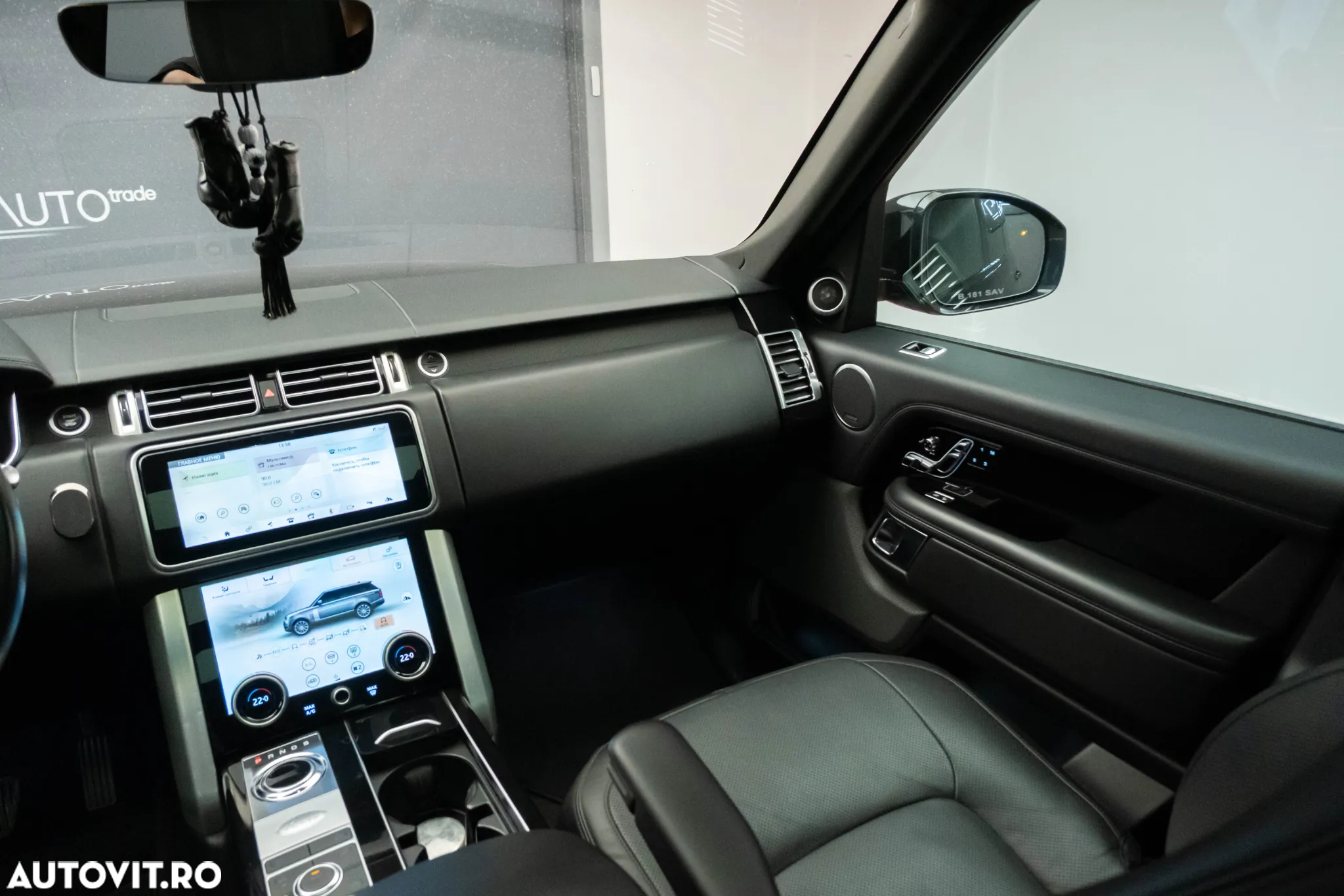 Land Rover Range Rover 4.4L SDV8 Vogue - 13