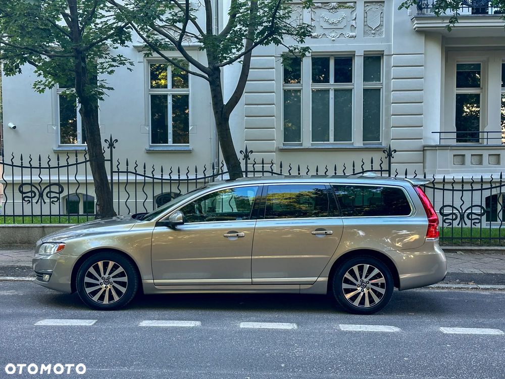 Volvo V70 D5 AWD Summum - 4