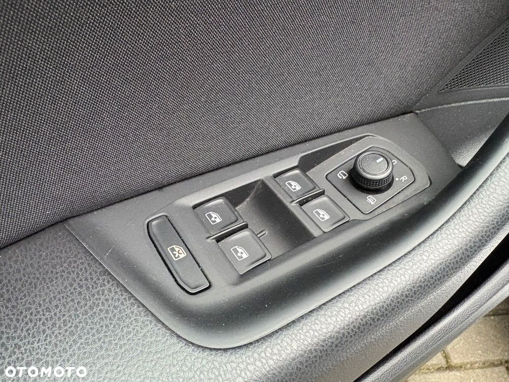 Volkswagen Passat Variant 2.0 TDI EVO Business DSG - 20